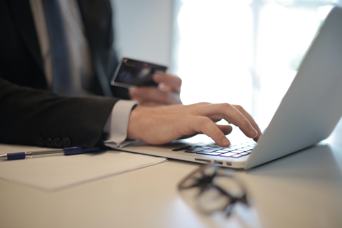 E-Ticaret'E Nasıl Başlanır? E-Ticarette En Çok Ne Satılıyor?